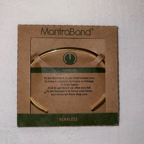New! MantraBand “Fearless” 18K Gold Plated Bracelet Cuff✨One Size - Picture 4 of 8
